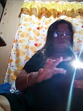 Snapshot of Huge_mama69 chatting on April 2026 02:32:02 PM Huge mama69 online show from April 2026 02:32:02 PM