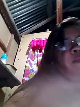 Snapshot of Huge_mama69 chatting on October 2025 05:32:02 PM Huge mama69 online show from October 2025 05:32:02 PM