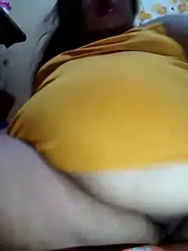 Snapshot of Huge_mama69 chatting on April 2026 04:37:02 PM Huge mama69 online show from April 2026 04:37:02 PM