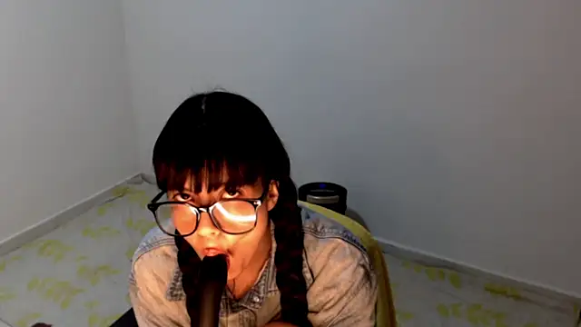 Snapshot of meganmiauu chatting on May 2026 12:16:02 AM meganmiauu online show from May 2026 12:16:02 AM