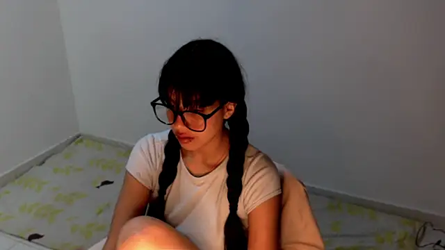 Snapshot of meganmiauu chatting on June 2026 04:57:02 AM meganmiauu online show from June 2026 04:57:02 AM