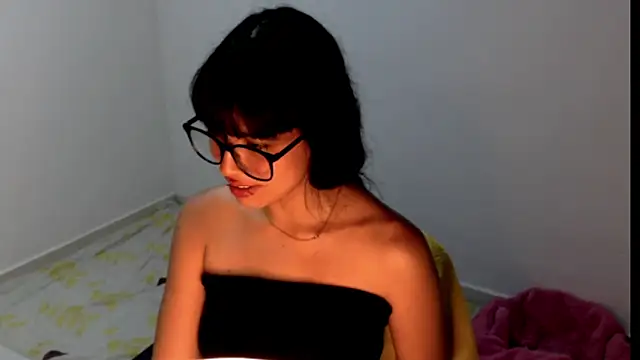 Snapshot of meganmiauu chatting on May 2026 08:03:02 AM meganmiauu online show from May 2026 08:03:02 AM