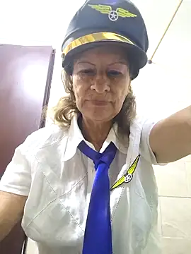 MaryeLunna online show from May 2026 11:24:02 AM