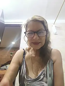 MaryeLunna online show from July 2026 11:06:02 AM