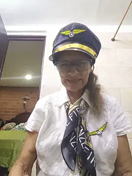 MaryeLunna online show from May 2026 11:12:02 PM
