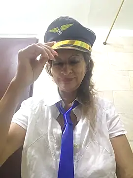 Snapshot of MaryeLunna chatting on February 2026 01:04:02 AM MaryeLunna online show from February 2026 01:04:02 AM