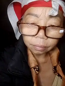 VangLe73 online show from November 2025 08:24:02 PM