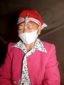 VangLe73 online show from October 2025 07:47:02 PM