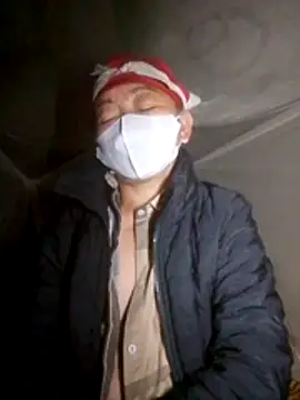 VangLe73 online show from October 2025 09:25:01 PM