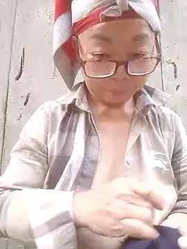 VangLe73 online show from October 2025 09:40:01 AM