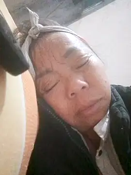 VangLe73 online show from November 2025 09:18:01 PM