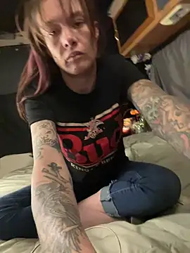 Snapshot of bratlipss chatting on February 2026 04:25:02 AM bratlipss online show from February 2026 04:25:02 AM