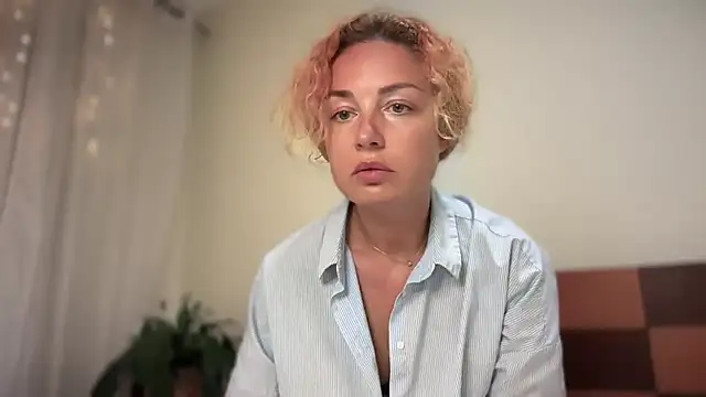Reddgiirl online show from April 2026 06:21:01 PM