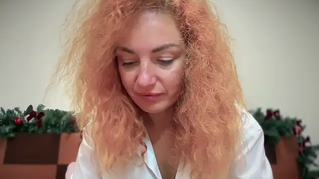 Snapshot of Reddgiirl chatting on November 2025 12:11:02 AM Reddgiirl online show from November 2025 12:11:02 AM