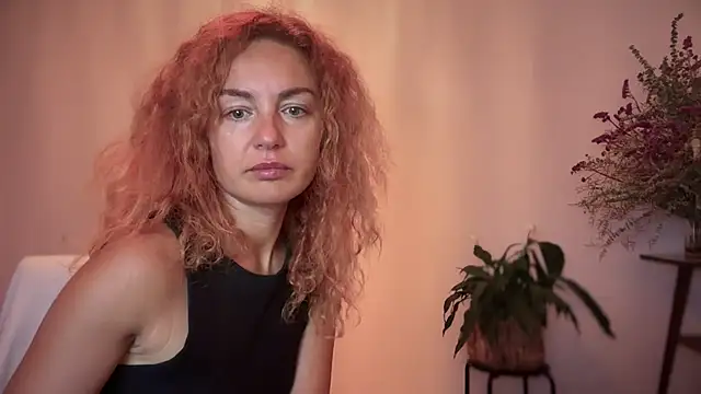 Snapshot of Reddgiirl chatting on October 2025 07:00:01 PM Reddgiirl online show from October 2025 07:00:01 PM