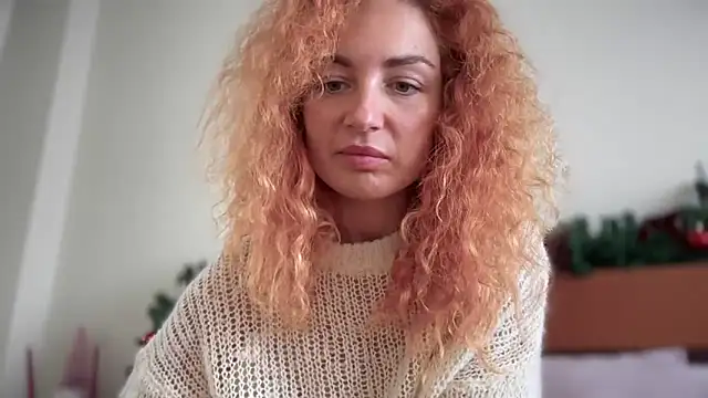 Snapshot of Reddgiirl chatting on December 2025 10:36:01 AM Reddgiirl online show from December 2025 10:36:01 AM