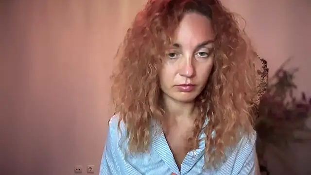 Reddgiirl online show from October 2025 07:14:02 PM