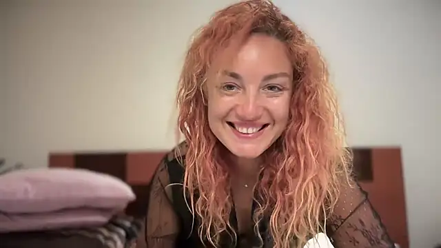 Reddgiirl online show from April 2026 04:21:01 PM