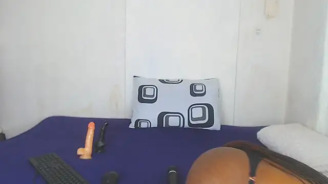 Unique05 online show from November 2025 07:34:01 AM