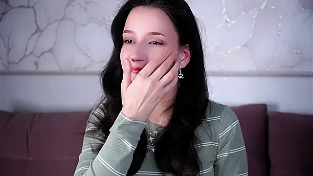 Snapshot of FalineBeacher chatting on December 2025 02:12:02 PM FalineBeacher online show from December 2025 02:12:02 PM