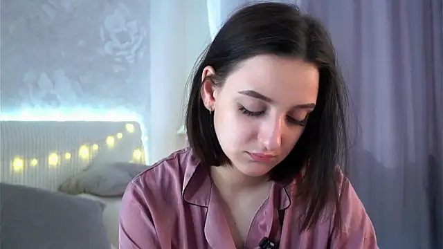 FalineBeacher online show from April 2026 02:37:02 AM