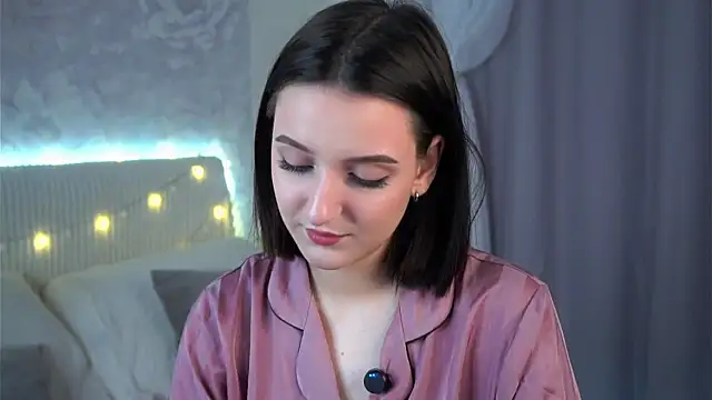 FalineBeacher online show from April 2026 01:12:02 AM