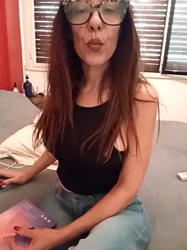 Snapshot of Esmeralda_passion chatting on October 2025 01:52:01 PM Esmeralda passion online show from October 2025 01:52:01 PM