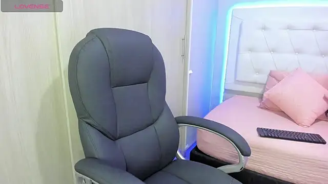 andrea  hills online show from October 2025 06:53:02 PM