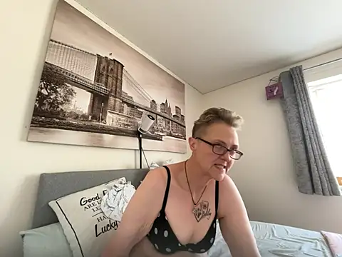 Curvy-Jinx online show from June 2026 12:38:02 PM