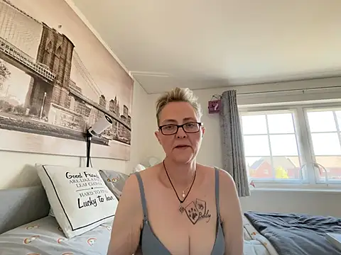 Curvy-Jinx online show from April 2026 08:16:01 AM