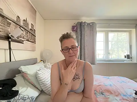 Curvy-Jinx online show from July 2026 10:48:02 AM