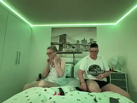 Curvy-Jinx online show from April 2026 07:28:02 PM