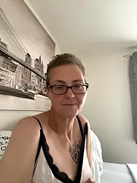 Curvy-Jinx online show from October 2025 01:36:02 PM