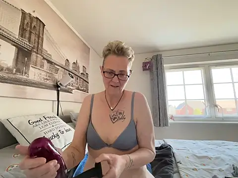 Curvy-Jinx online show from April 2026 08:40:02 AM