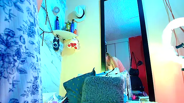 rachelroberts online show from October 2025 09:45:02 AM