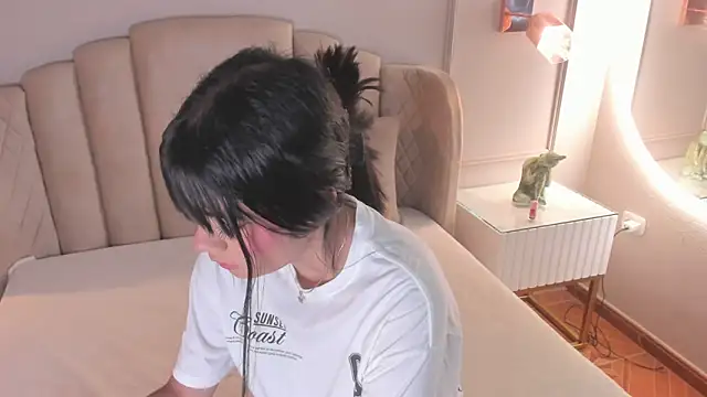 mia kisses2 online show from November 2025 04:05:02 AM