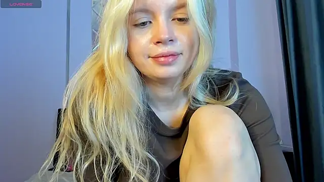 Snapshot of AlisaGoldie chatting on September 2025 08:21:01 AM AlisaGoldie online show from September 2025 08:21:01 AM