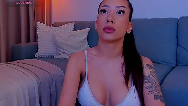 AlessandraCrystal online show from December 2025 03:25:01 PM