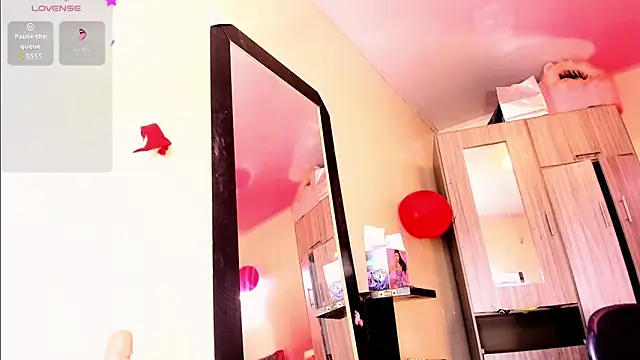 Rossedewitt  online show from February 2026 07:00:02 PM