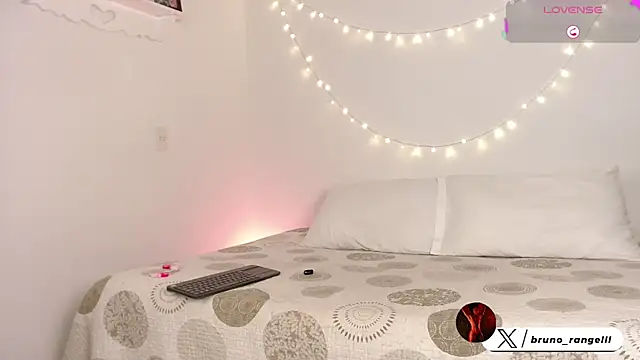 brunoorangel1 online show from December 2025 11:54:02 AM