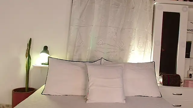 brunoorangel1 online show from September 2025 05:29:02 PM