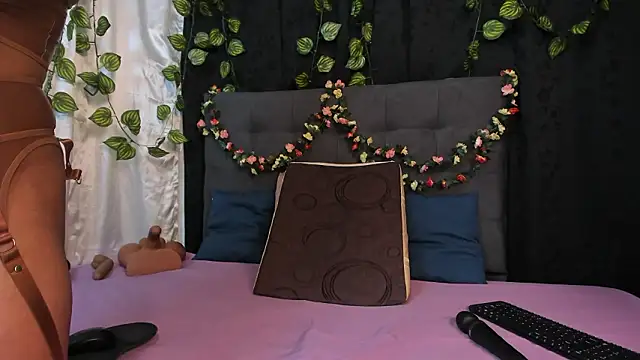 Delilah 85 online show from March 2026 06:45:02 PM