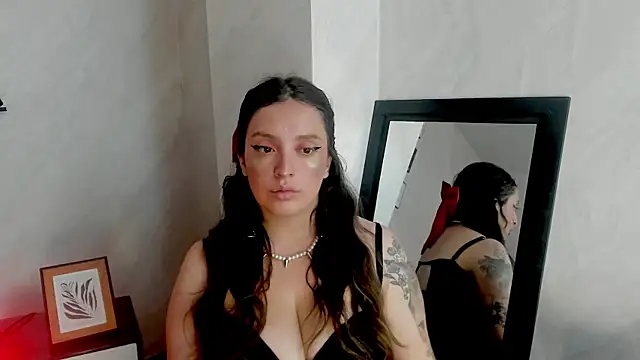 Snapshot of BrithaniKy chatting on December 2025 06:06:01 PM BrithaniKy online show from December 2025 06:06:01 PM