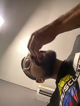 vincentjaxon online show from April 2026 05:08:02 PM