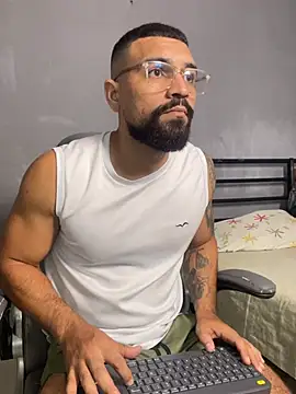 vincentjaxon online show from April 2026 06:04:02 PM