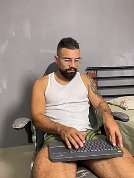 vincentjaxon online show from April 2026 06:44:02 PM