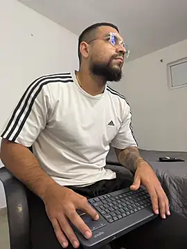 vincentjaxon online show from October 2025 10:27:02 AM