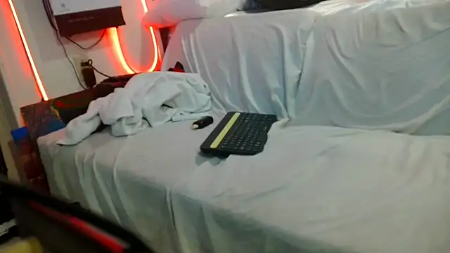 Snapshot of Luv2SuckBWC92 chatting on November 2025 11:42:01 PM Luv2SuckBWC92 online show from November 2025 11:42:01 PM