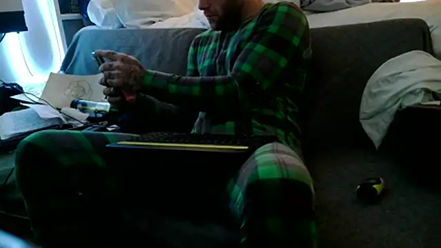 Snapshot of Luv2SuckBWC92 chatting on December 2025 06:07:01 PM Luv2SuckBWC92 online show from December 2025 06:07:01 PM