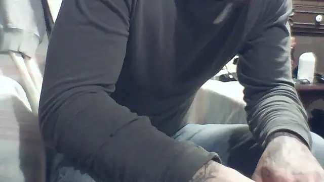 Luv2SuckBWC92 online show from January 2026 04:05:01 AM